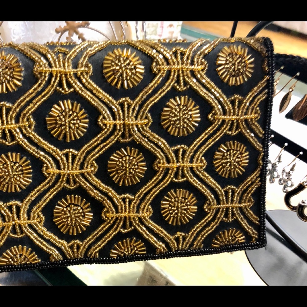 Beaded clutch
